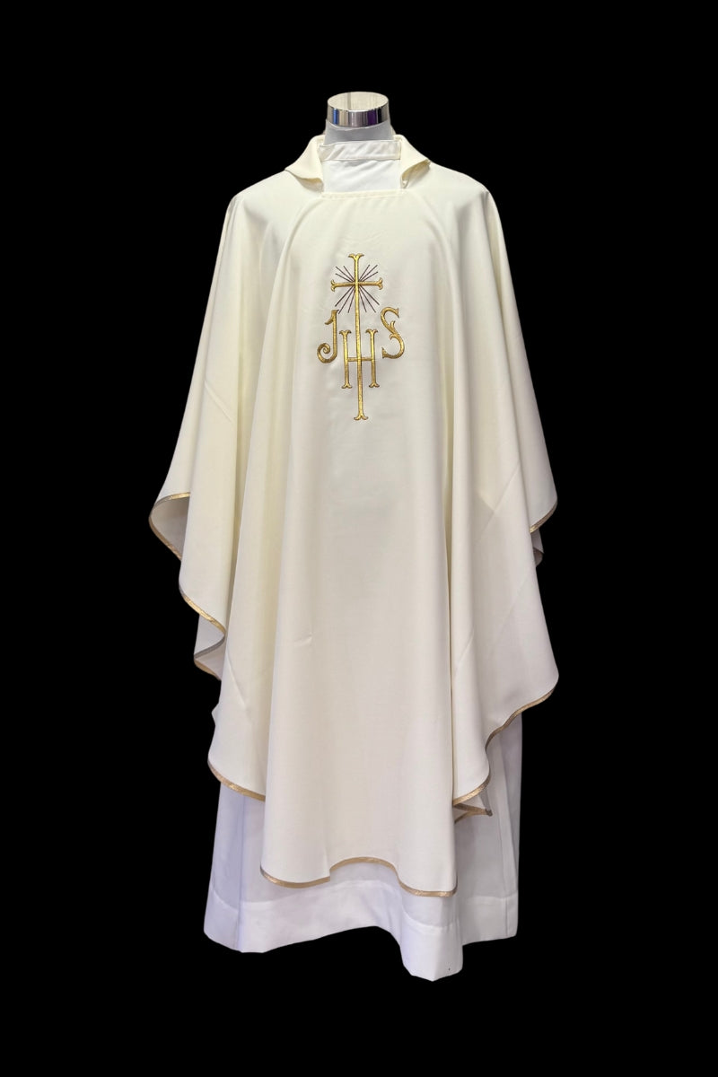 Casulla de poliéster con bordado "JHS"