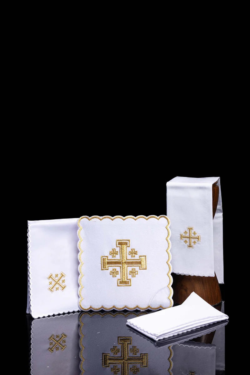 Juego de paños con bordado cruz de Jerusalén