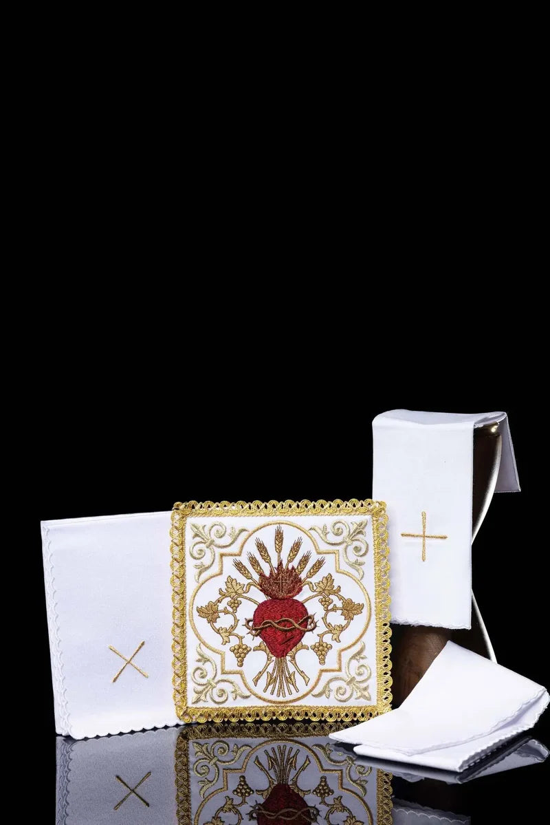 Juego de paños litúrgicos con bordado Sagrado Corazón de Jesus