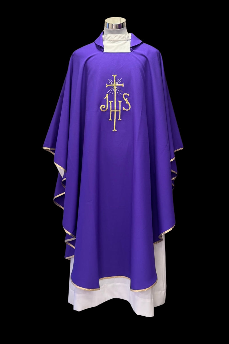 Casulla de poliéster con bordado "JHS"