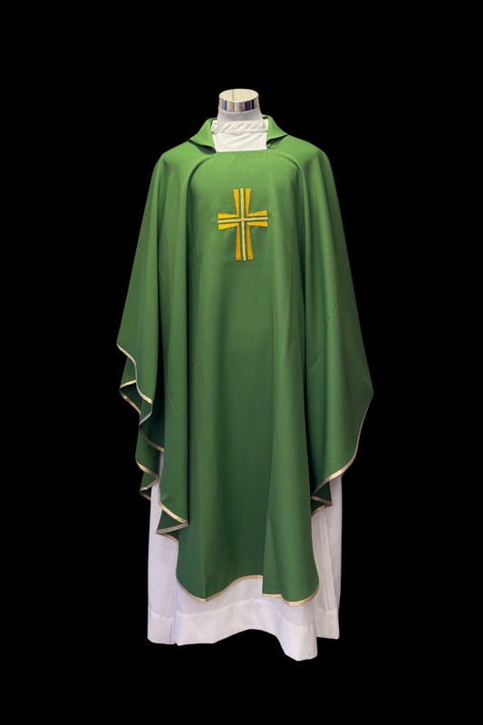 Casulla de poliéster con bordado cruz