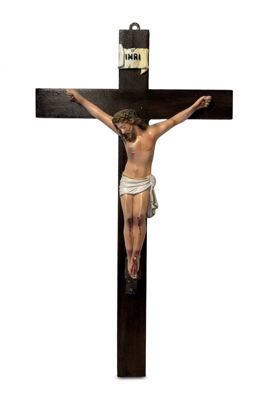 Cristo de fibra de vidrio con cruz de madera