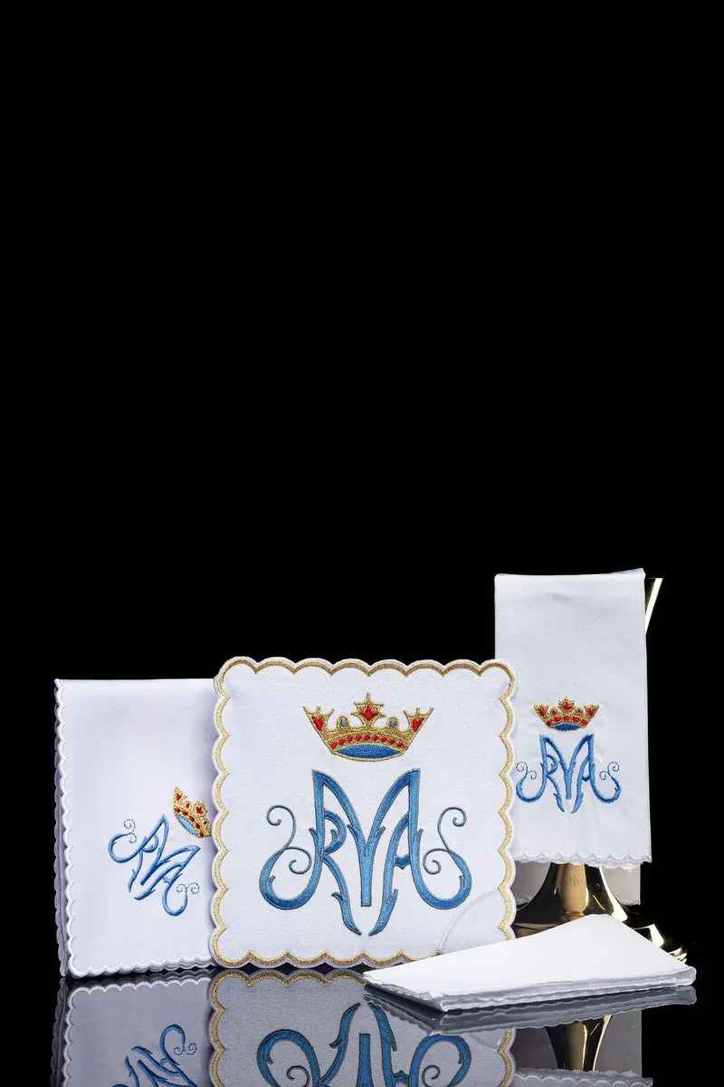 Juego de paños litúrgicos con bordado mariano
