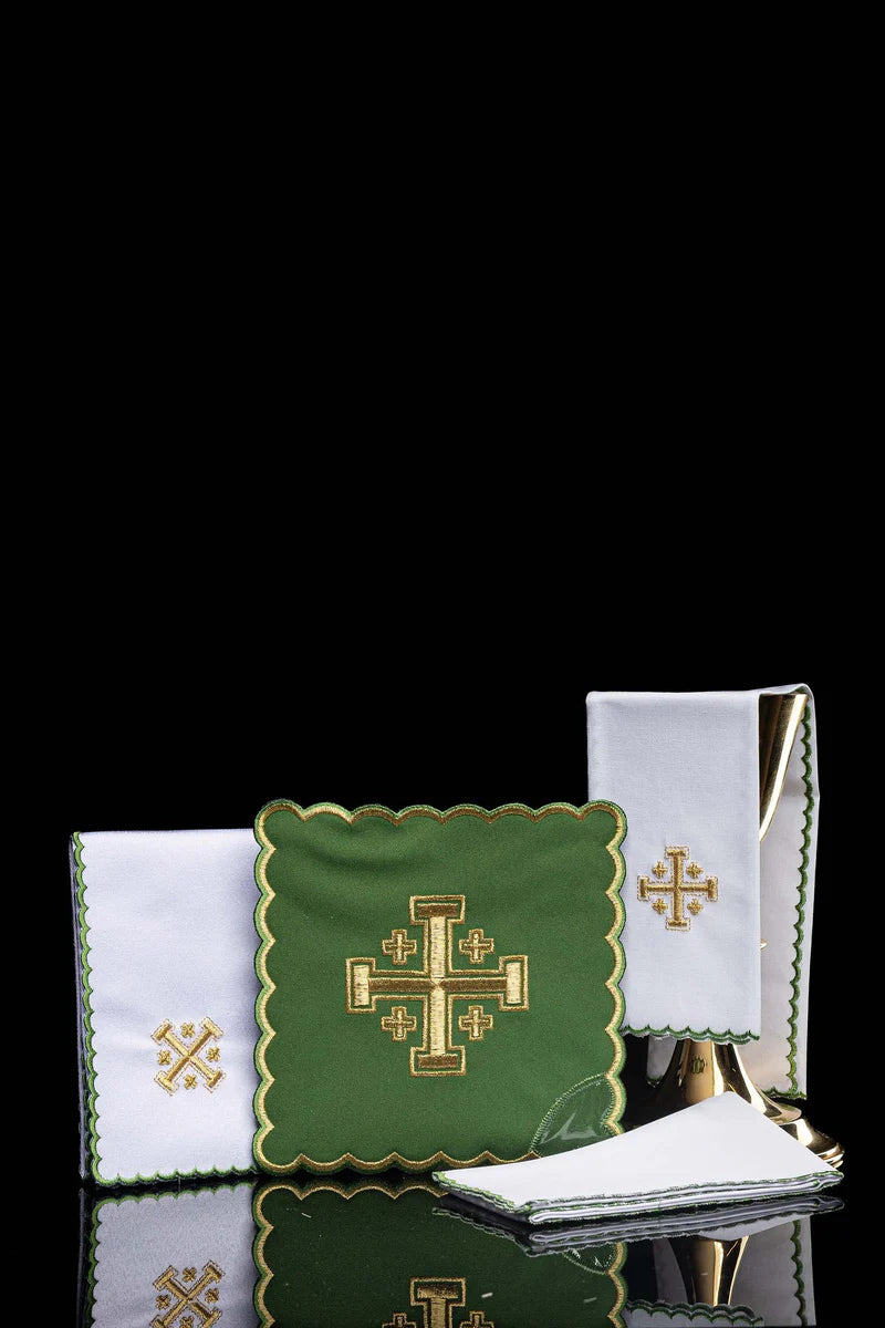 Juego de paños con bordado cruz de Jerusalén