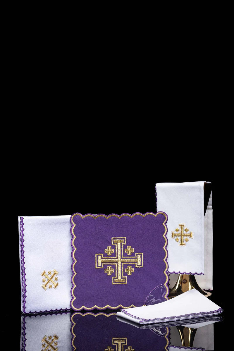 Juego de paños con bordado cruz de Jerusalén