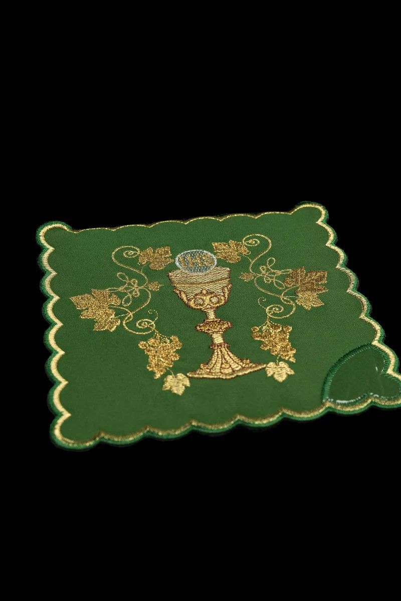Juego de Palias con cáliz bordado y decoraciones