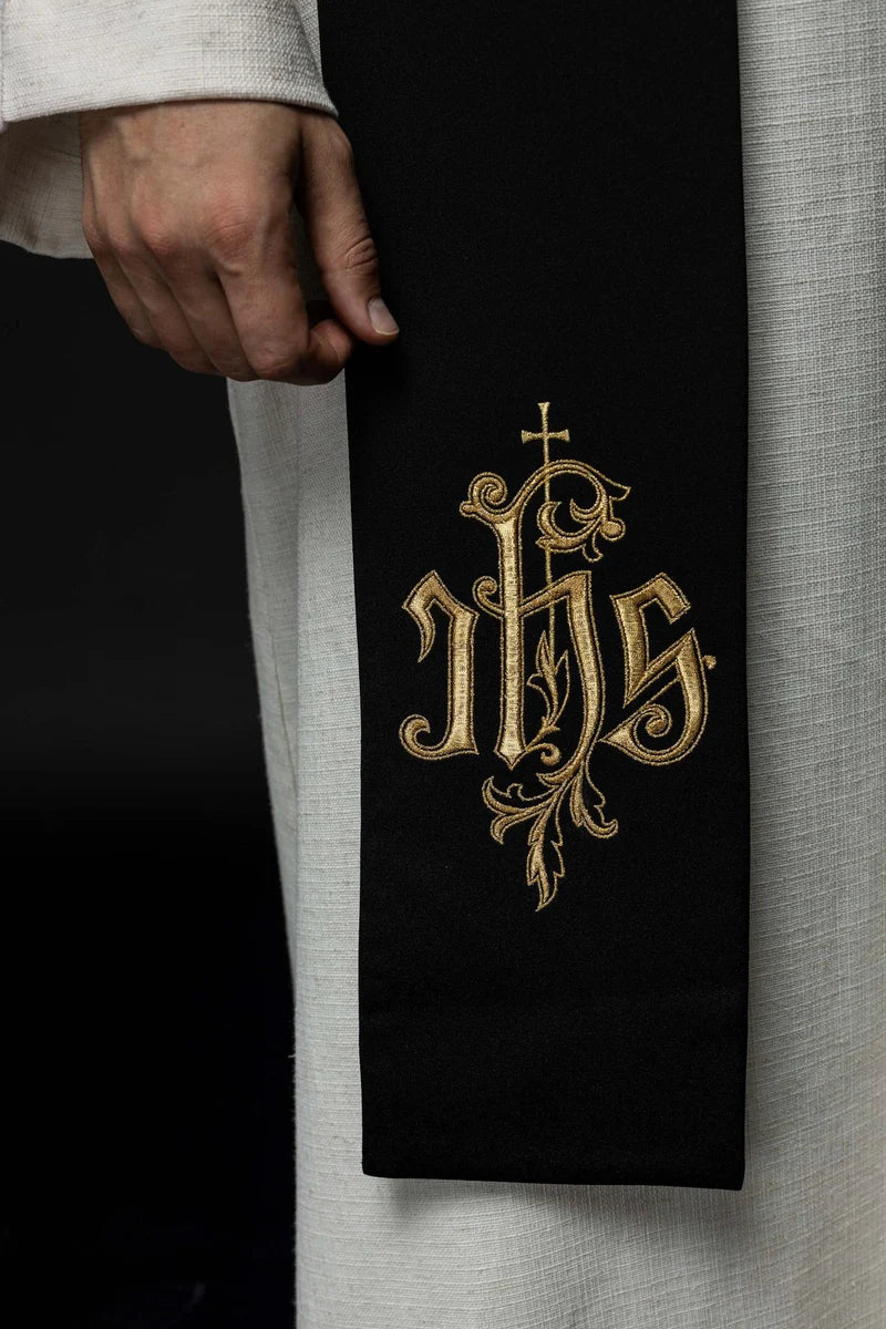 Estola sacerdotal negra bordado "JHS"